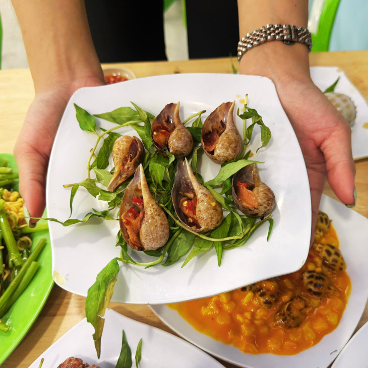 Ốc nướng tiêu